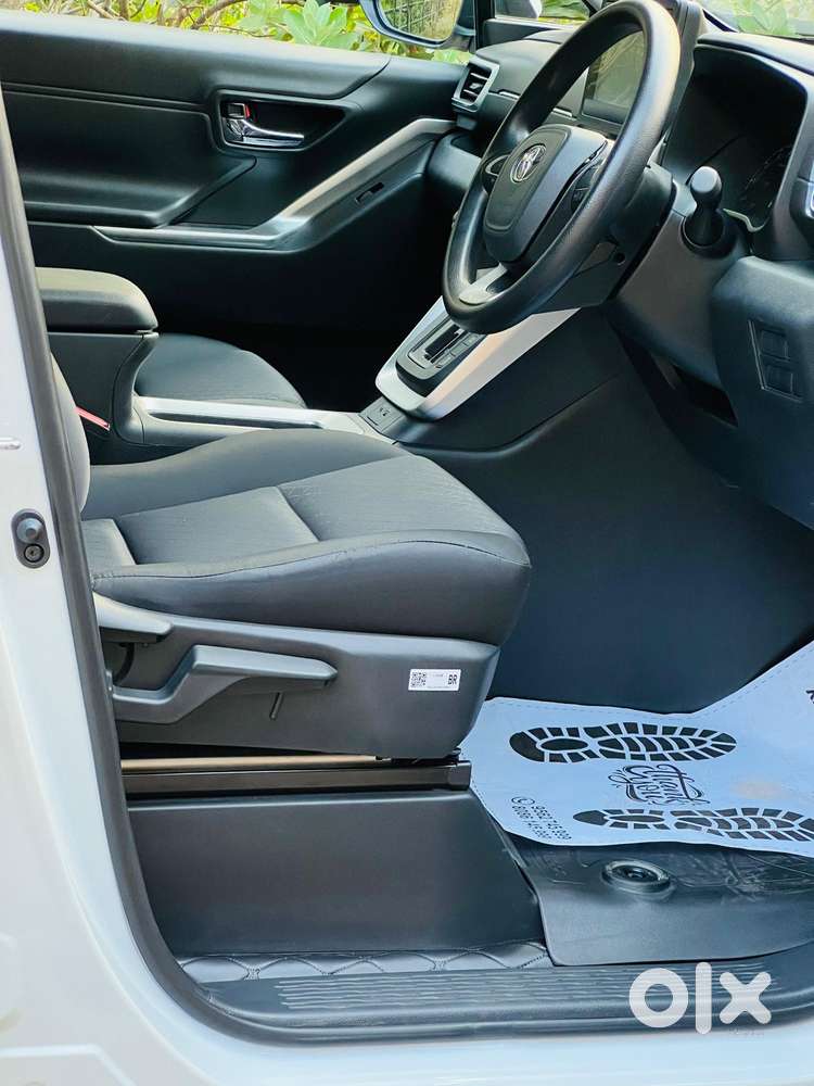 Toyota Innova Hycross 2.0 Gx 8 Str, 2023, Petrol