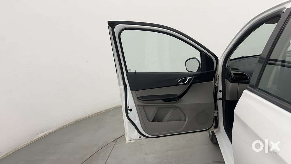 Tata Tiago Xza, 2018, Petrol
