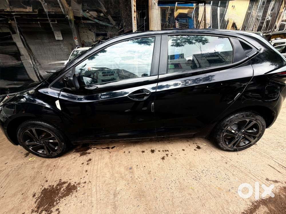 Tata Altroz, Black (dark Edition), Top Model - Push Button Start
