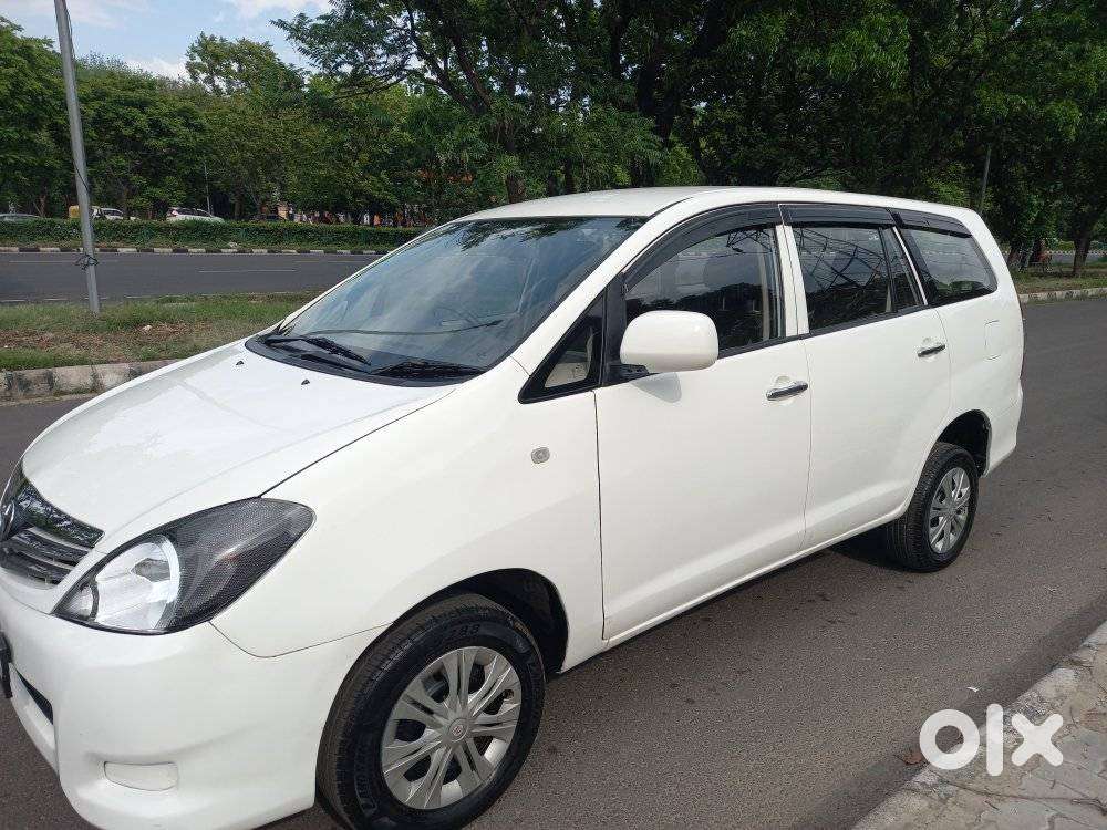 Toyota Innova 2.5 G (diesel) 7 Seater Bs Iv, 2011, Diesel