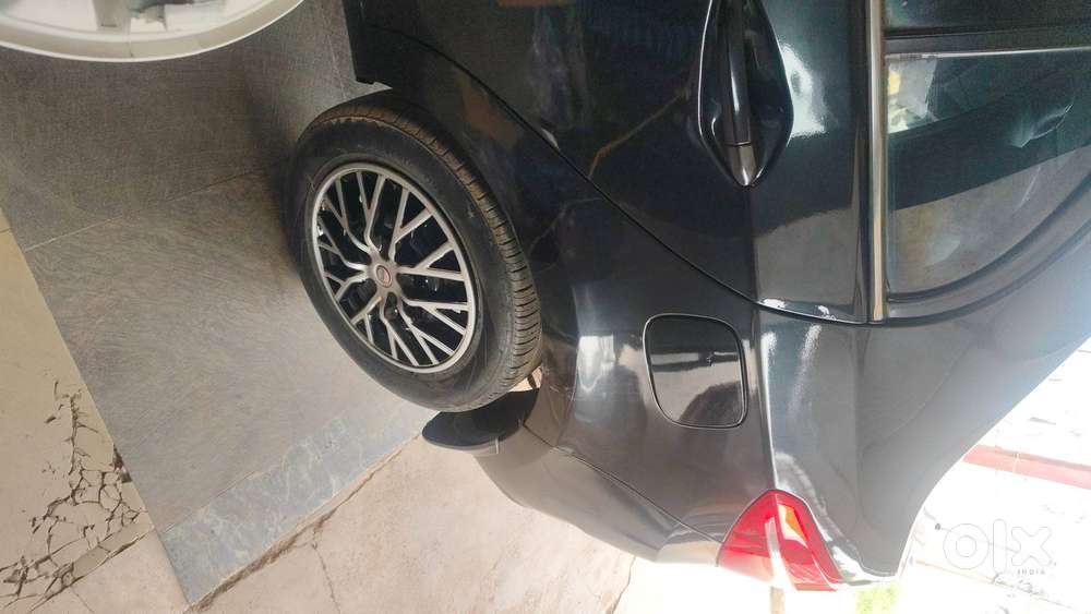 Full Condition Black Colour Ki Gadi