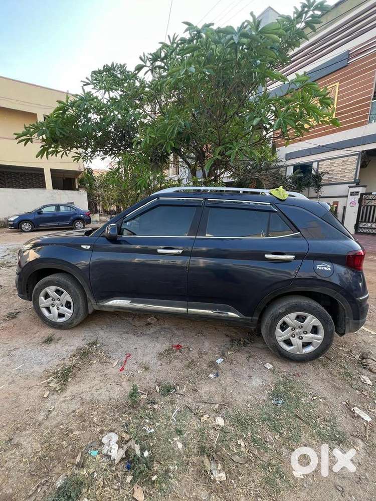 Hyundai Venue 2021 Petrol  58000 Km Driven