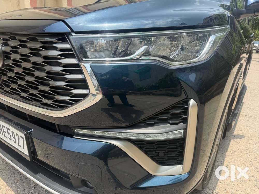 Toyota Innova Hycross 2.0 Zx (o) Hybrid 7 Str, 2025, Petrol