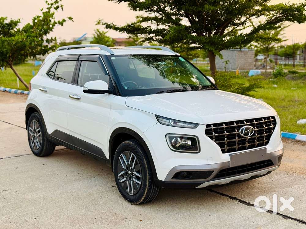 Hyundai Venue Diesel Very Used Sunroof Vehicle