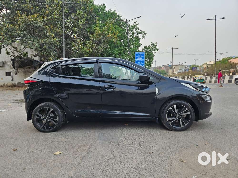 Tata Altroz 1.2 Xz Plus Dark Edition, 2022, Petrol