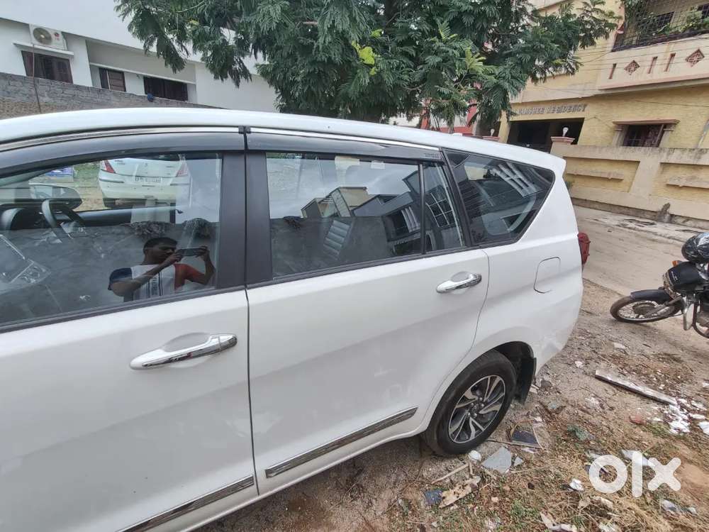 Toyota Innova Crysta 2.4 G Plus 2025