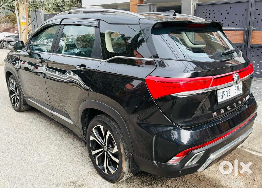 Mg Hector Plus Sharp Pro 1.5 Turbo Petrol  Cvt 7 Str Dual Tone, 2023..