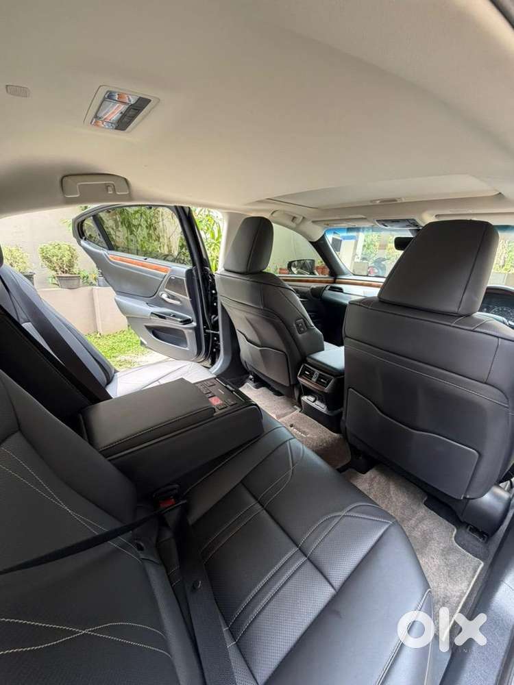 Lexus Es 2023 Petrol 14000 Km Driven