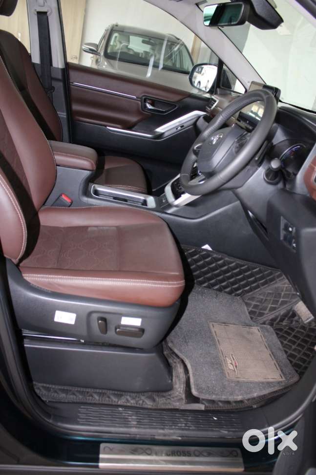 Toyota Innova Hycross 2.0 Zx Hybrid 7 Str, 2024, Petrol