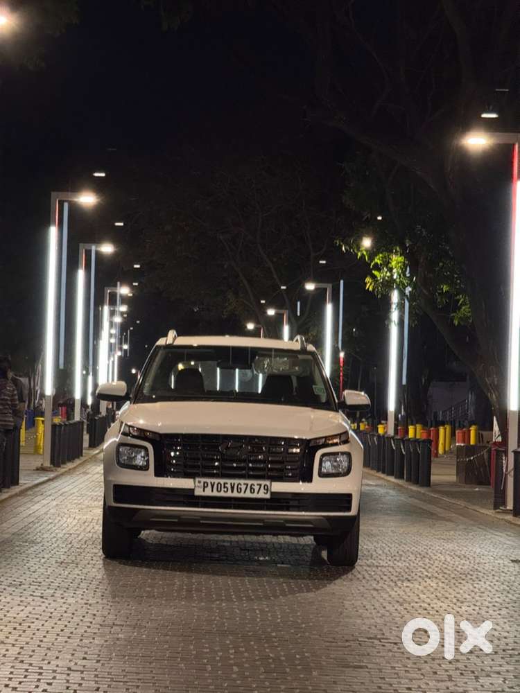 Hyundai Venue 2025 Petrol Well Maintained