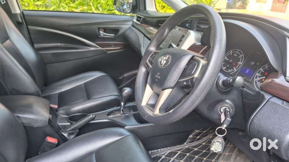 Toyota Innova Crysta 2.4 G Mt 7 Str, 2020