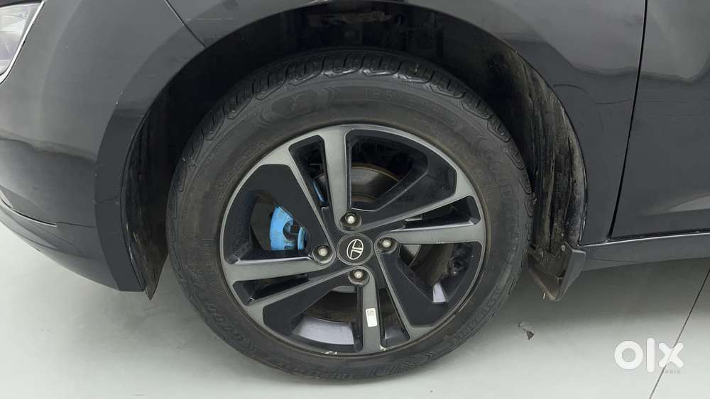 Tata Altroz 1.2 Xza Plus Dark Edition Dct, 2022, Petrol