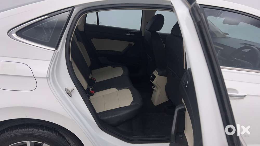 Skoda Slavia Style 1.0l Tsi Mt, 2022, Petrol