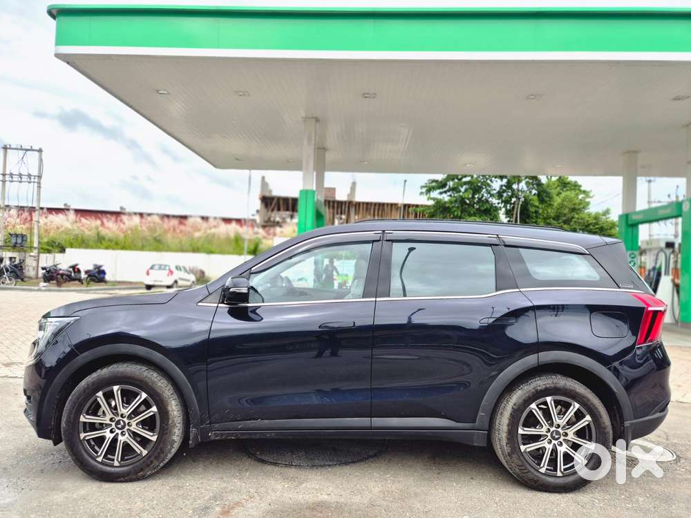 Mahindra Xuv700 2.0 Ax 5 Petrol Mt Str, 2023, Petrol
