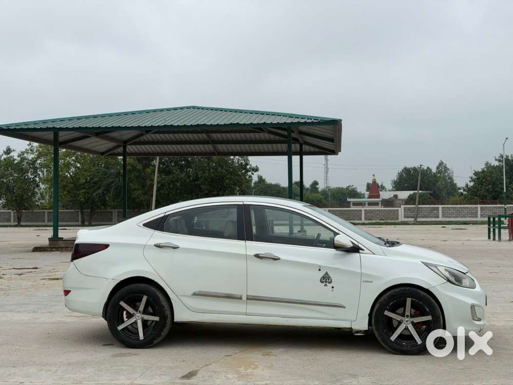 Hyundai Fluidic Verna 2012