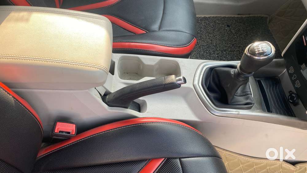Mahindra Xuv300 W8, 2020, Petrol