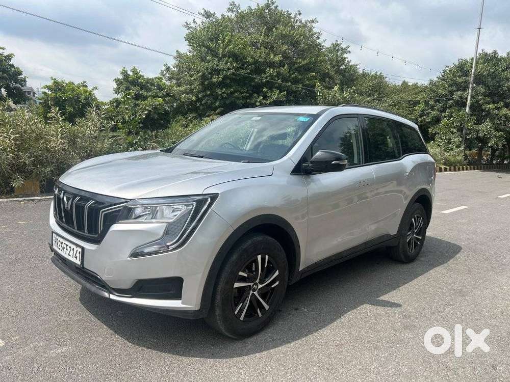 Mahindra Xuv700 2.0 Mx Petrol Mt 5 Str, 2023, Petrol