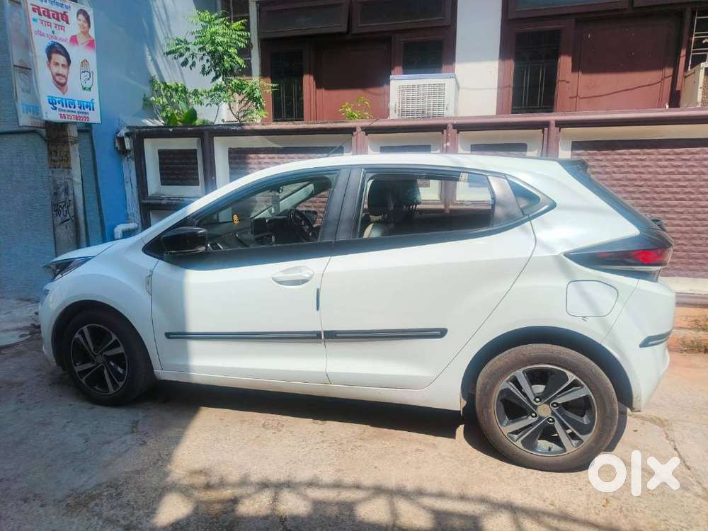 Tata Altroz For Sale, Single Handed Used With New Tyres And Foot Mats