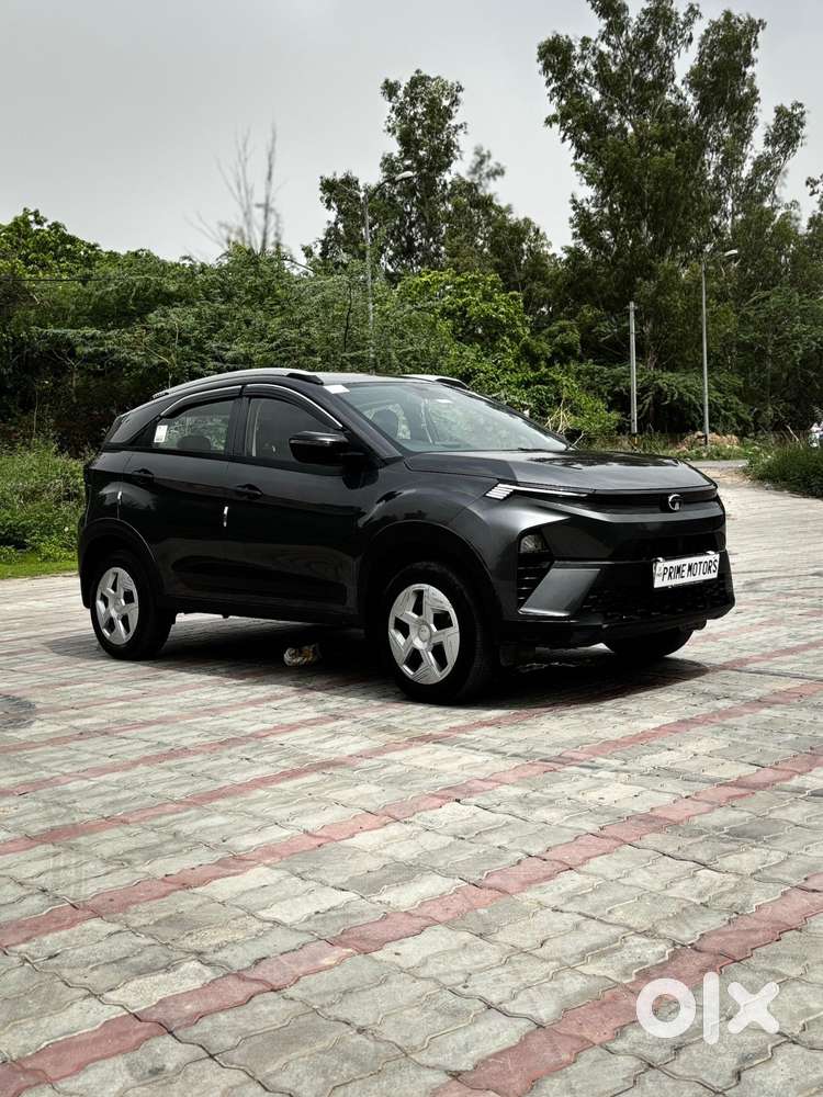 Tata Nexon Smart Plus1.2 Revotron Petrol 5 Mt, 2025, Cng & Hybrids