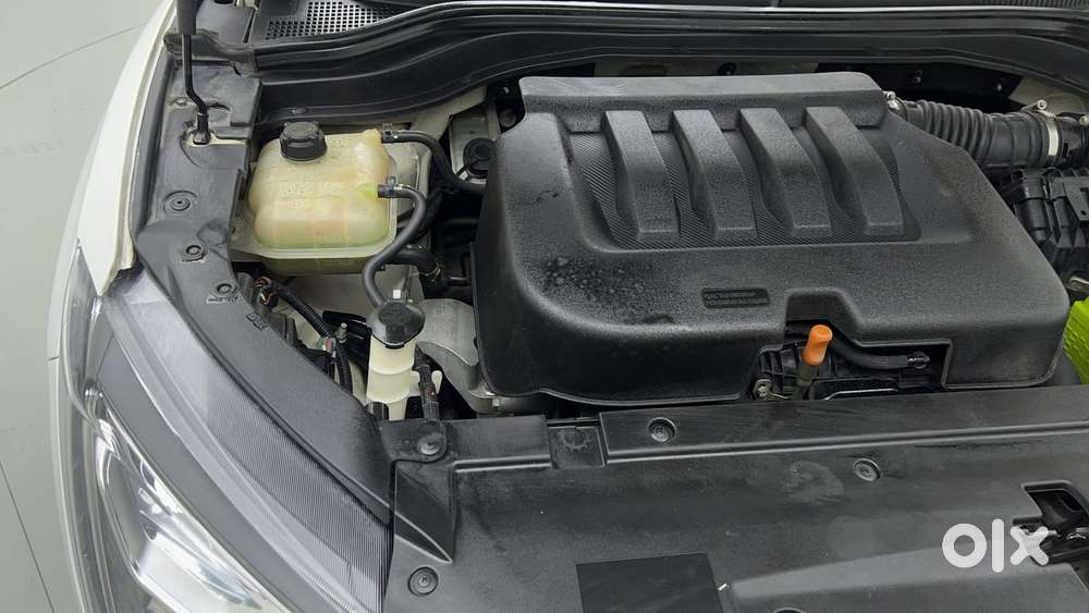 Mahindra Xuv700 2.0 Ax 7 Petrol At Luxury Pack Str, 2021, Petrol