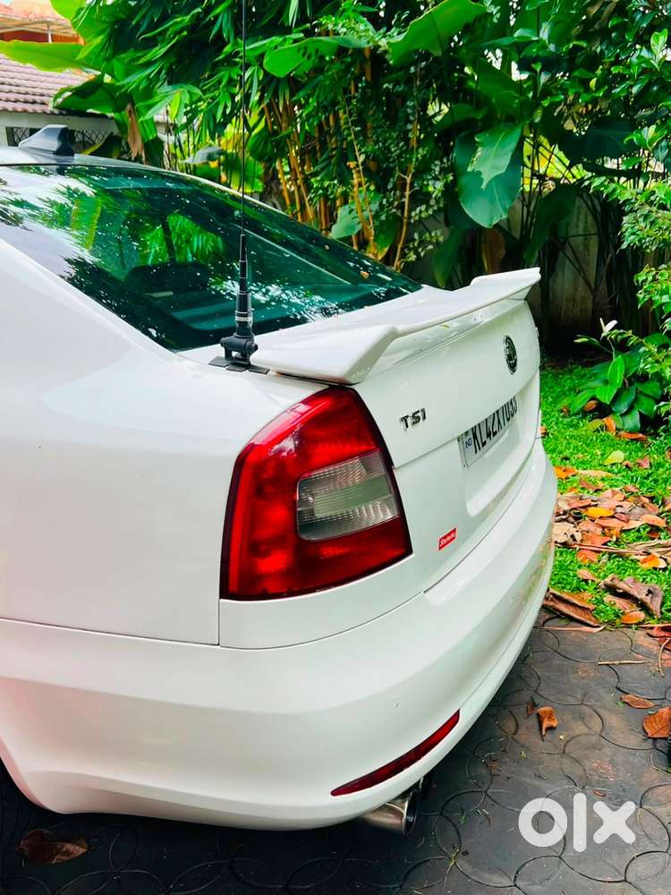Skoda Laura Petrol Manual 2011