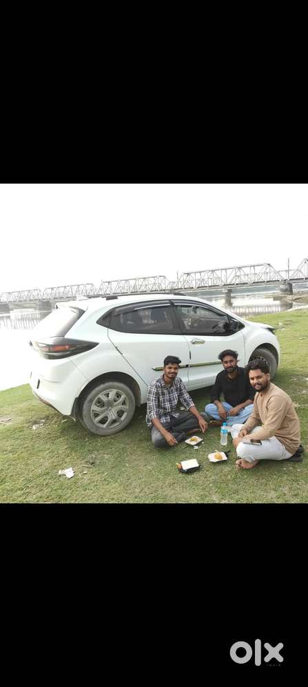 Tata Altroz Xt 1.2 Second Top Model White Colour New Condition