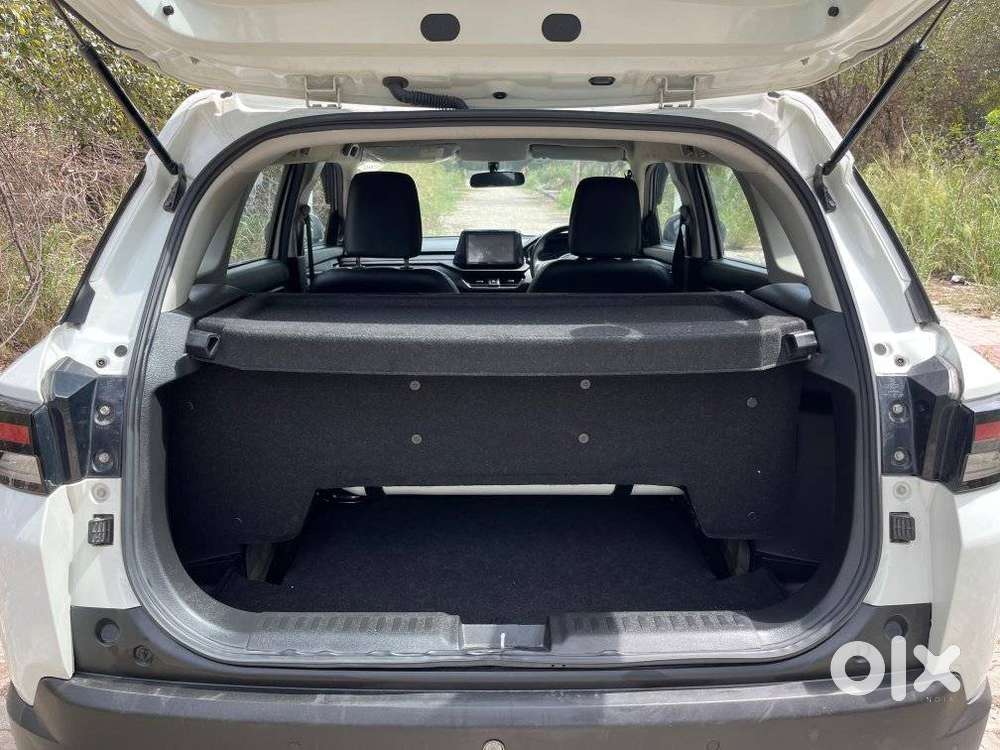 Maruti Suzuki Brezza 1.5 Lxi Cng, 2024, Cng & Hybrids