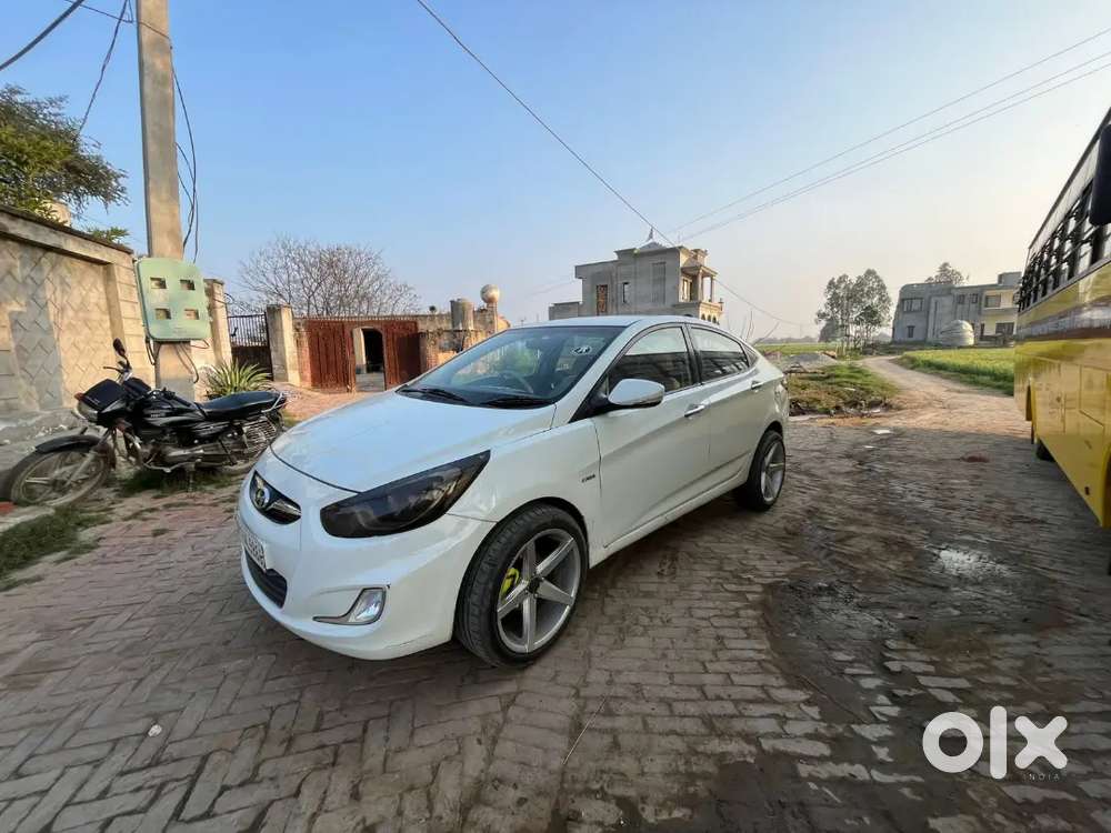 Hyundai Fluidic Verna 2012