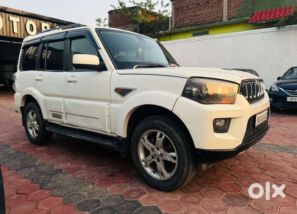 Mahindra Scorpio S10, 2016