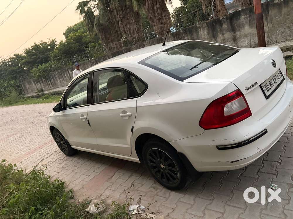 Skoda Rapid Petrol 2016