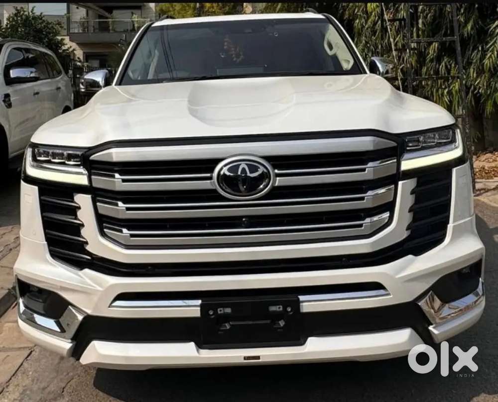 Toyota Land Cruiser 2025 Diesel 7200 Km Driven