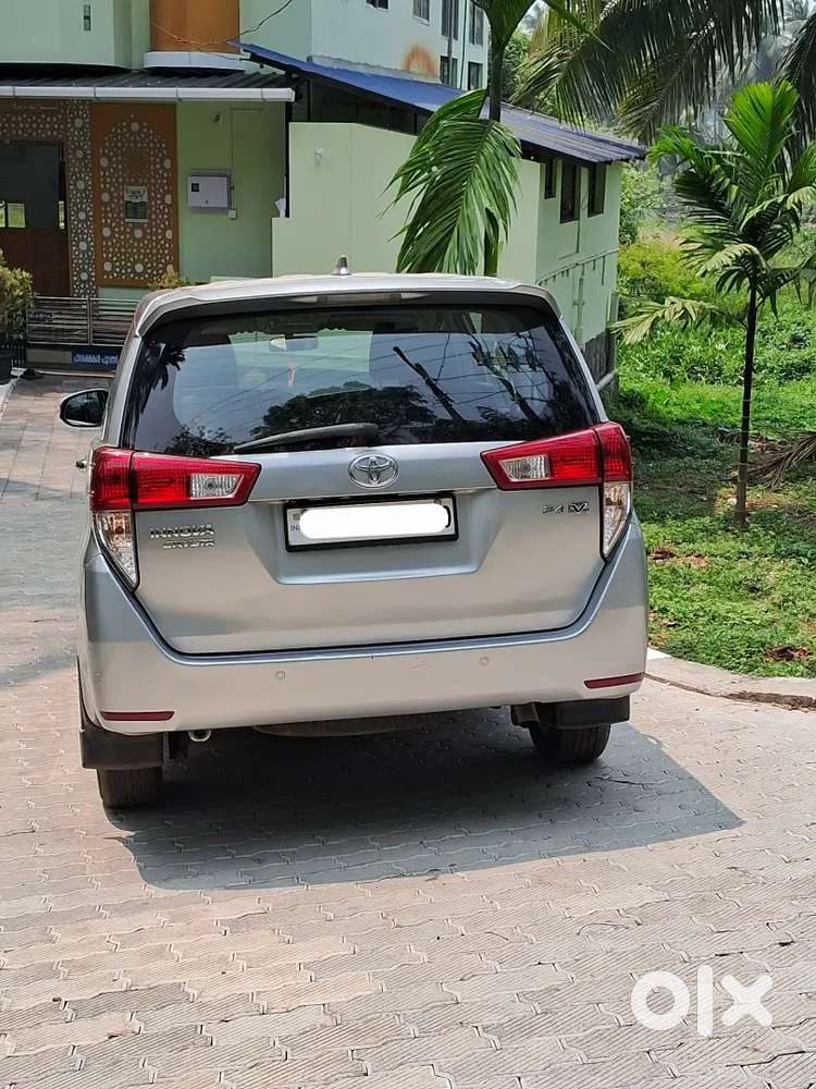 1st Owner  Toyota Innova Crysta V 2.4 2016