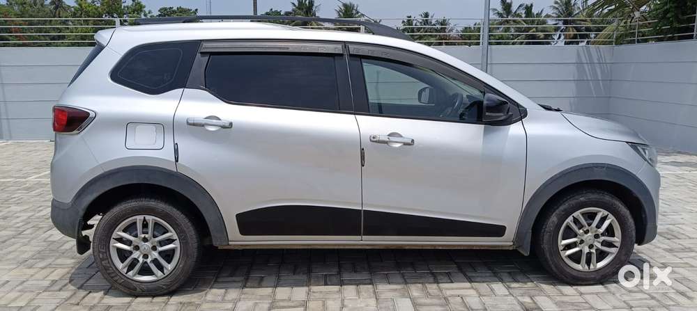 Renault Triber Rxt, 2023, Petrol