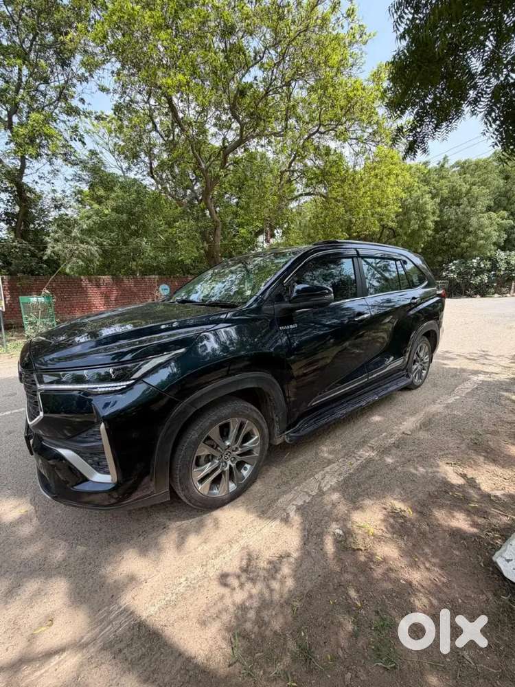 Toyota Innova Hycross 2024 Hybrid Year