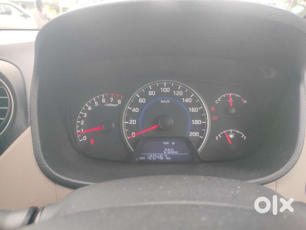 Hyundai Grand I10 Sportz, 2013, Petrol