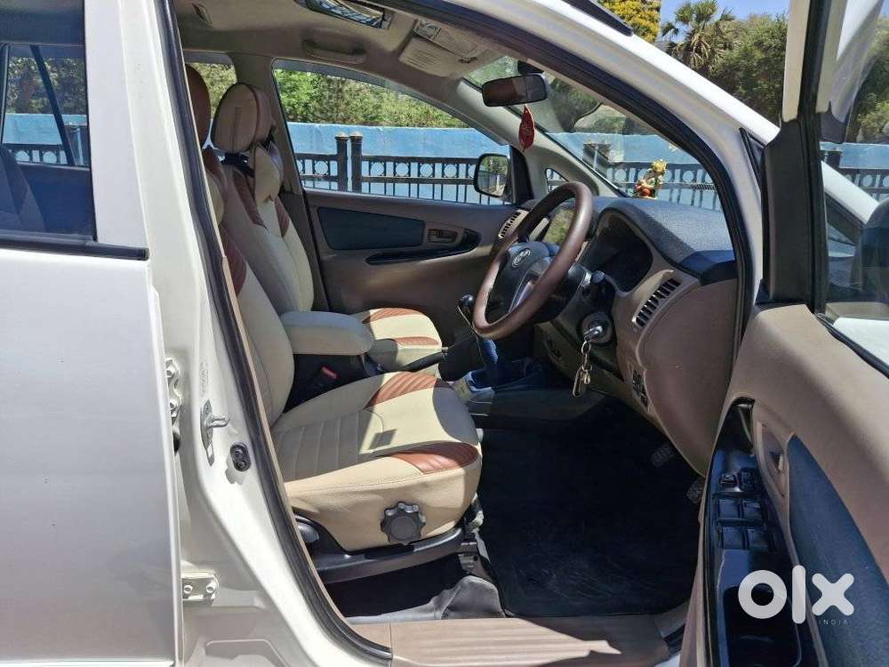 Toyota Innova 2.5 G (diesel) 8 Seater, 2015