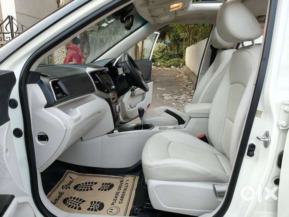 Mahindra Xuv300 1.2 W8 (o) Amt Petrol, 2023, Petrol