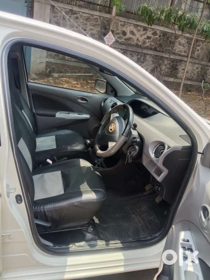 Toyota Etios 1.5 V, 2012, Petrol