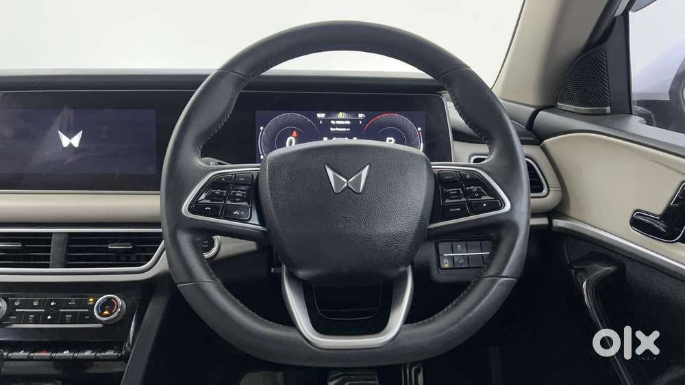 Mahindra Xuv700 2.2 Ax 7 Diesel At Luxury Pack Str, 2023, Diesel