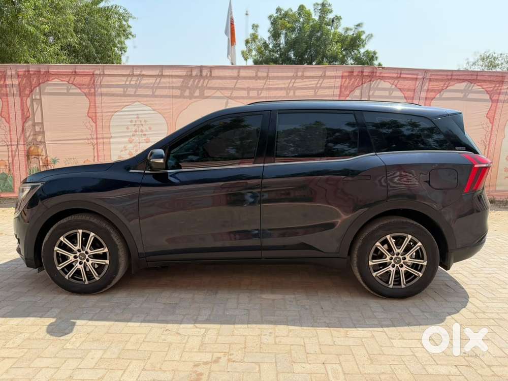 Mahindra Xuv700 2.0 Ax 7 Petrol At Str, 2023, Petrol