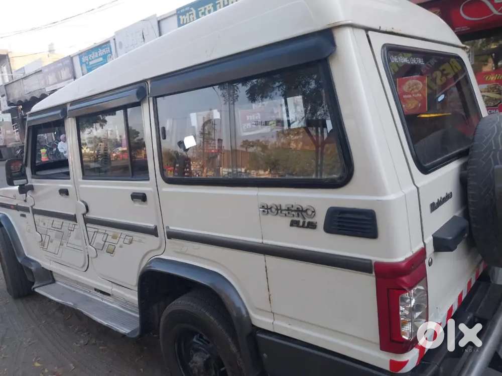 Mahindra 9 Seater Bolero