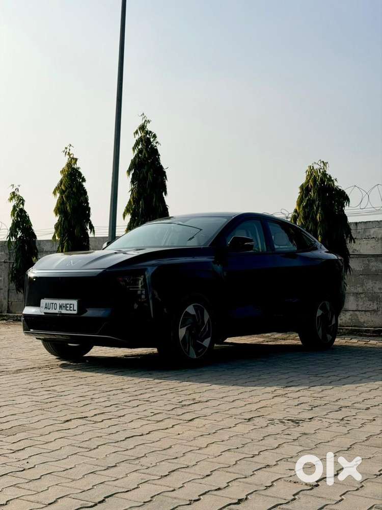 Mahindra Xev 9e 2025 Electric 9900 Km Driven