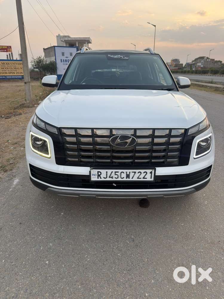 Hyundai Venue Petrol 2023