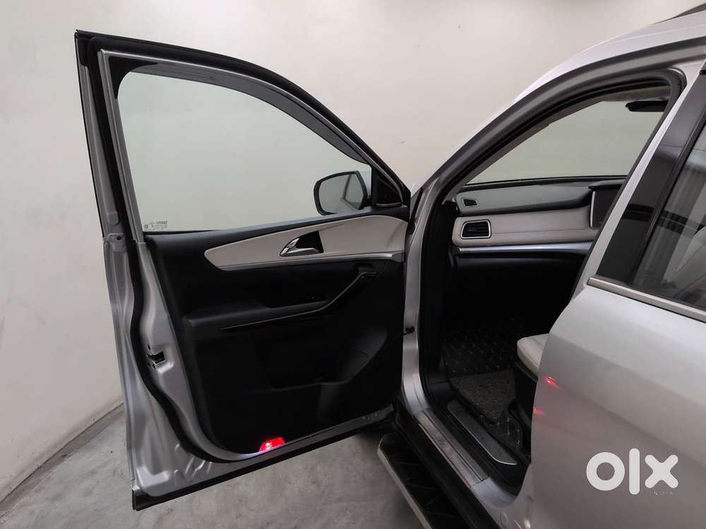 Mahindra Xuv700 2.0 Ax 7 Petrol At Luxury Pack Str, 2021, Petrol