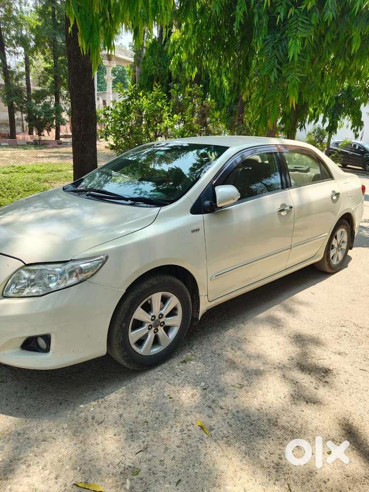 Toyota Corolla Altis 2011 Cng & Hybrids Well Maintained