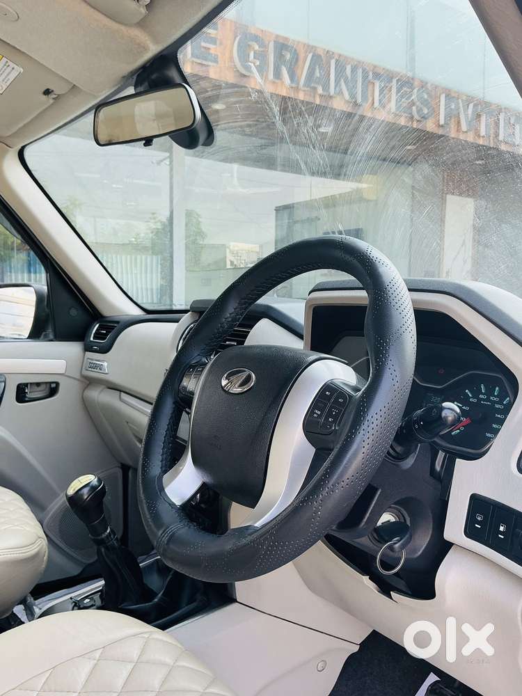 Mahindra Scorpio S10, 2015, Diesel
