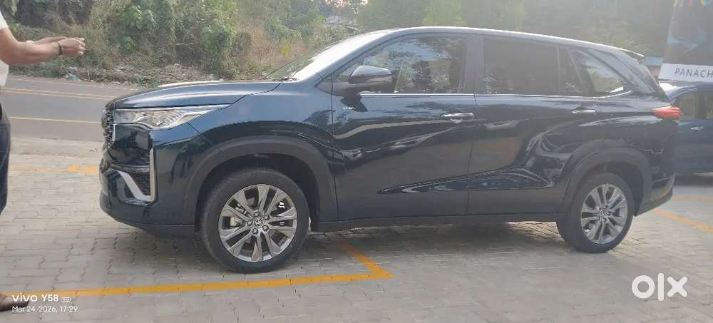 Toyota Innova Hycross 2026