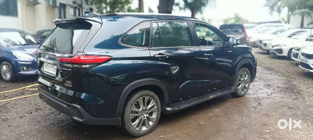 Toyota Innova Hycross 2.0 Zx Hybrid 7 Str, 2025