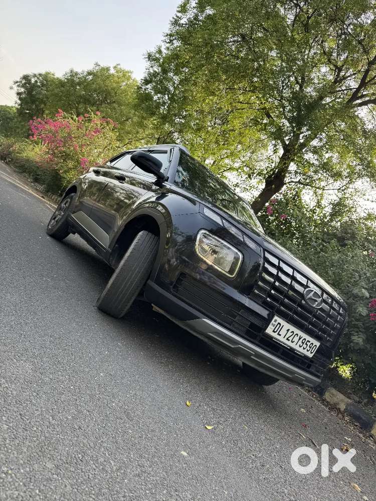 Hyundai Venue 2025 Petrol Well Maintained