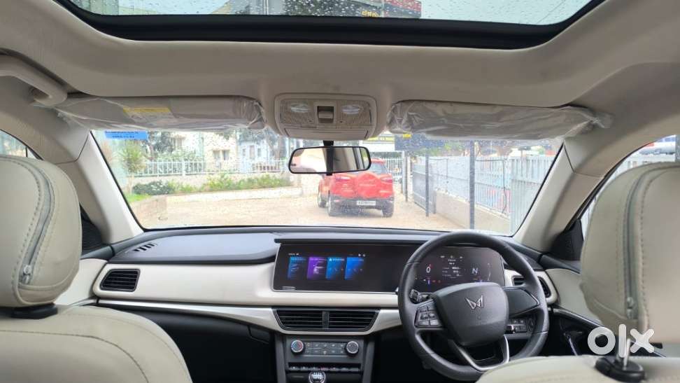 Mahindra Xuv700 2.0 Ax 5 Petrol Mt 7 Str, 2022, Petrol